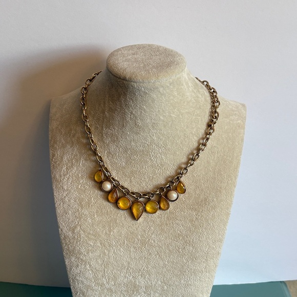 Gold Tone Necklace Amber Lucite Teardrop Charm Statement Pearl Accent - Picture 3 of 6